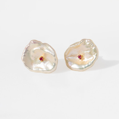 Petal Small Earring with Keshi Pearls and Rubies in 18K Gold