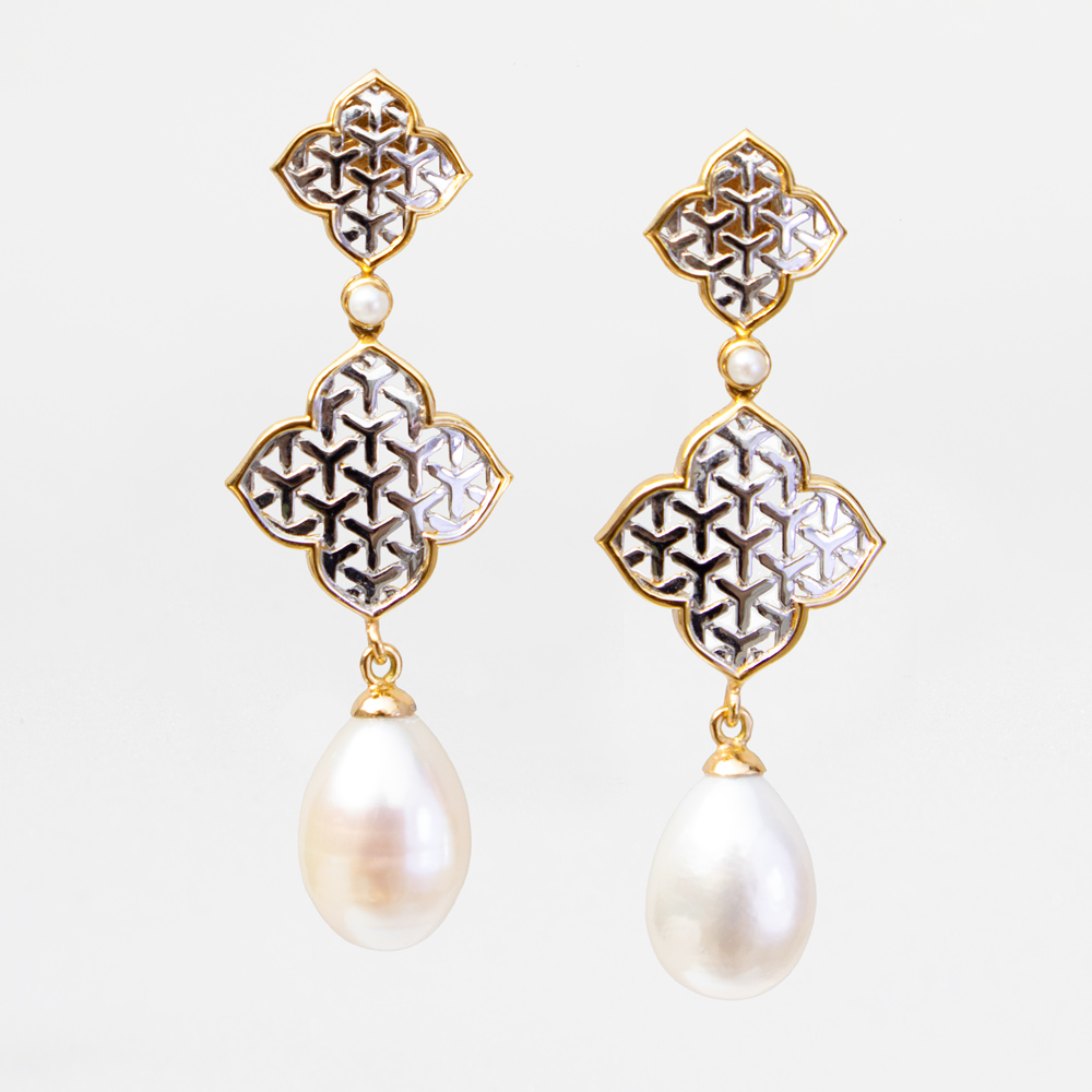 Arabesque Double Earring with Drop Pearl in 18K Gold