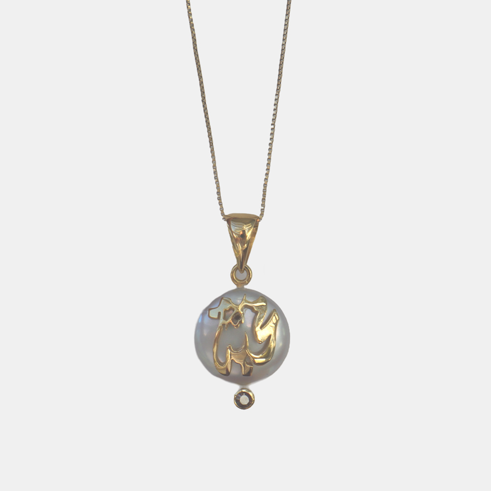 Kalimat Mahaba Pendant on Coin Pearl in 18K Gold