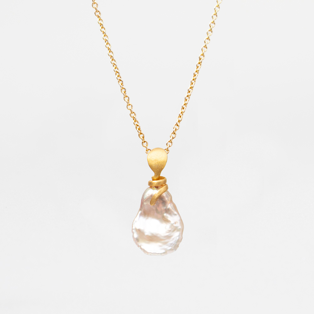 Petal Keshi Pearl Pendant in 18K Matte Gold